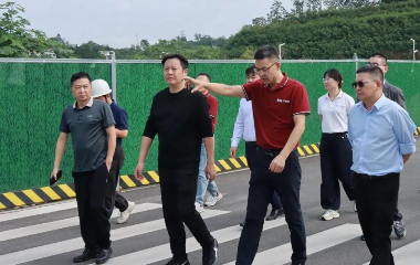 三江新區(qū)（臨港經(jīng)開區(qū)）黨工委委員、南溪經(jīng)開區(qū)管委會主任李勇率隊(duì)調(diào)研遠(yuǎn)東股份宜賓智能產(chǎn)業(yè)園